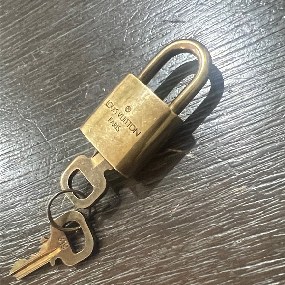 AUTHENTIC Louis Vuitton Brass Padlock with Keys - Picture 4 of 9